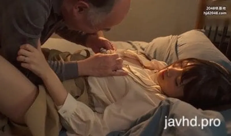 Anh xã đi vắng cô vợ bị lão già nhà cạnh bên hiếp suzu harumiya